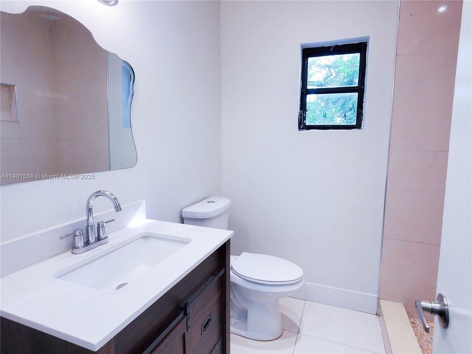 For Rent: $2,400 (2 beds, 1 baths, 1000 Square Feet)