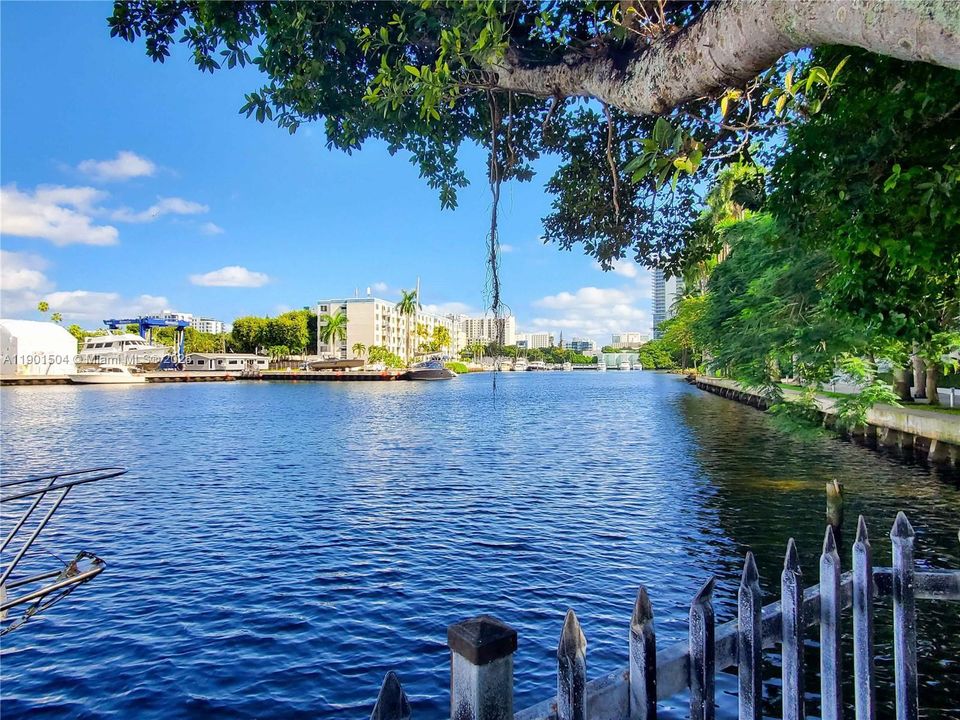 For Rent: $2,400 (2 beds, 1 baths, 1000 Square Feet)