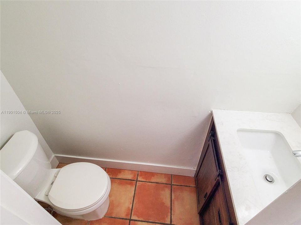 For Rent: $2,400 (2 beds, 1 baths, 1000 Square Feet)