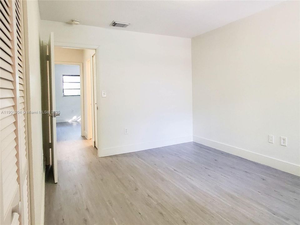 For Rent: $2,400 (2 beds, 1 baths, 1000 Square Feet)