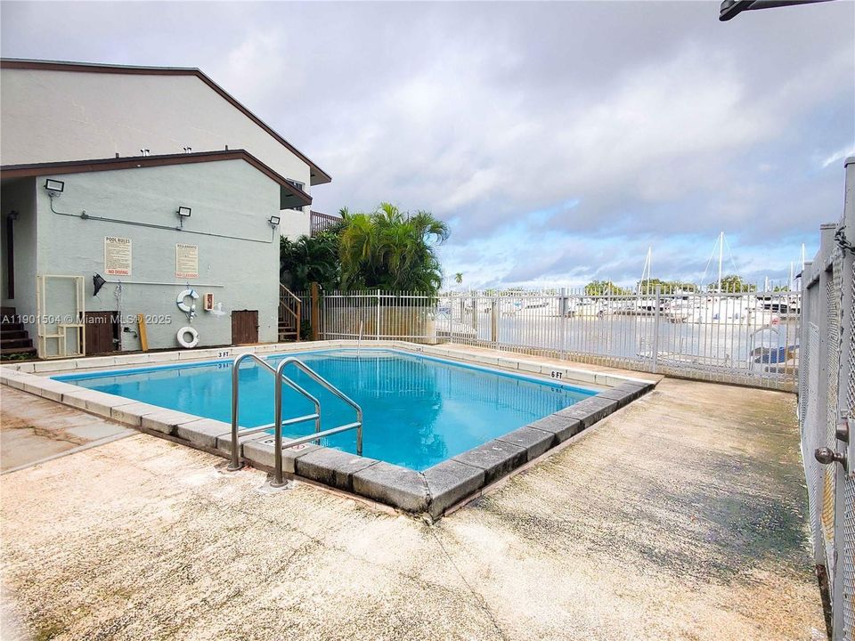 For Rent: $2,400 (2 beds, 1 baths, 1000 Square Feet)