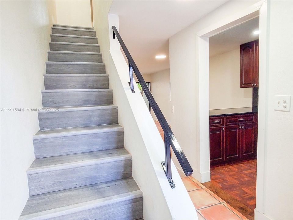 For Rent: $2,400 (2 beds, 1 baths, 1000 Square Feet)