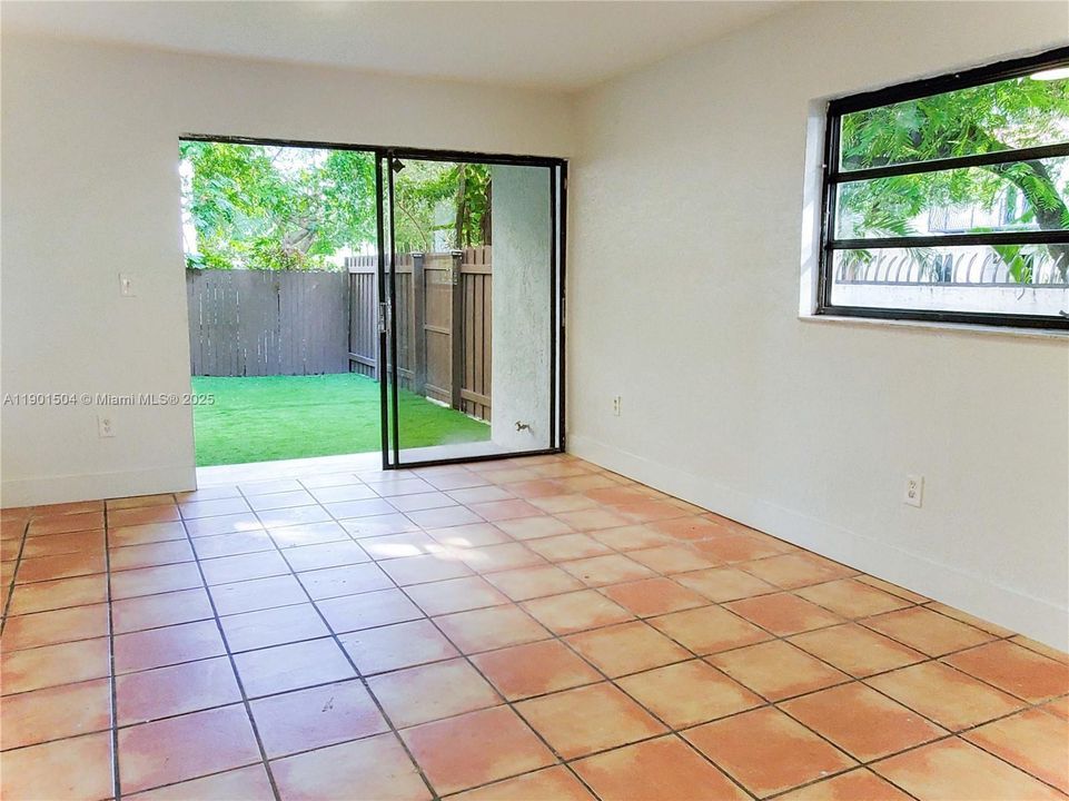 For Rent: $2,400 (2 beds, 1 baths, 1000 Square Feet)