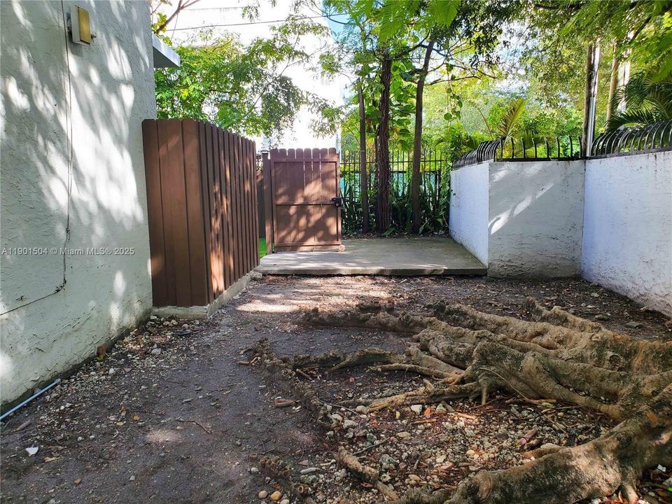 For Rent: $2,400 (2 beds, 1 baths, 1000 Square Feet)