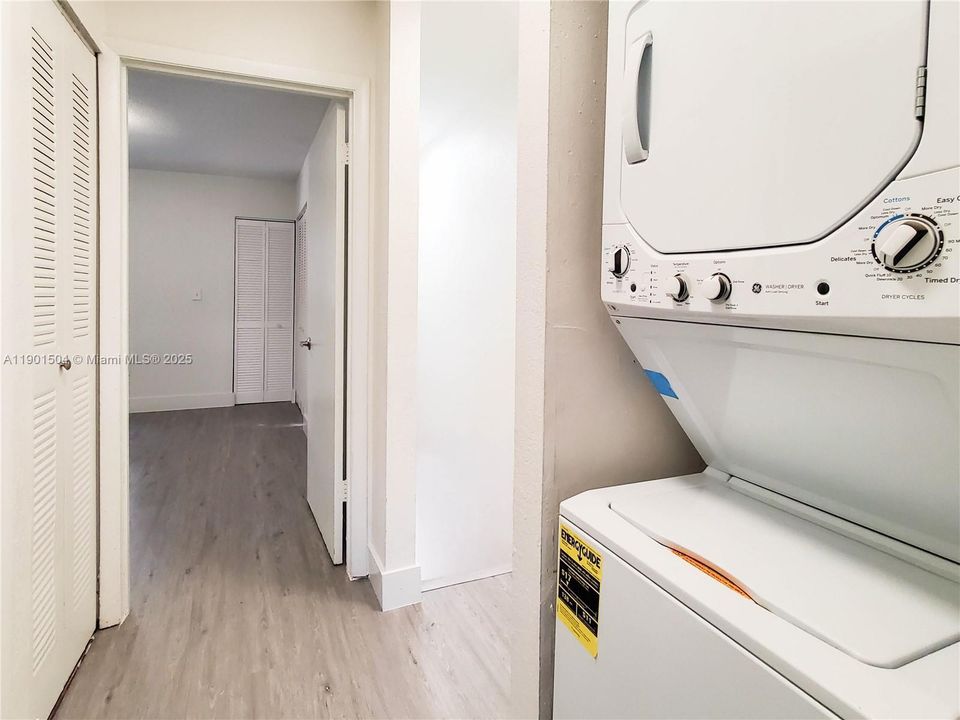 For Rent: $2,400 (2 beds, 1 baths, 1000 Square Feet)