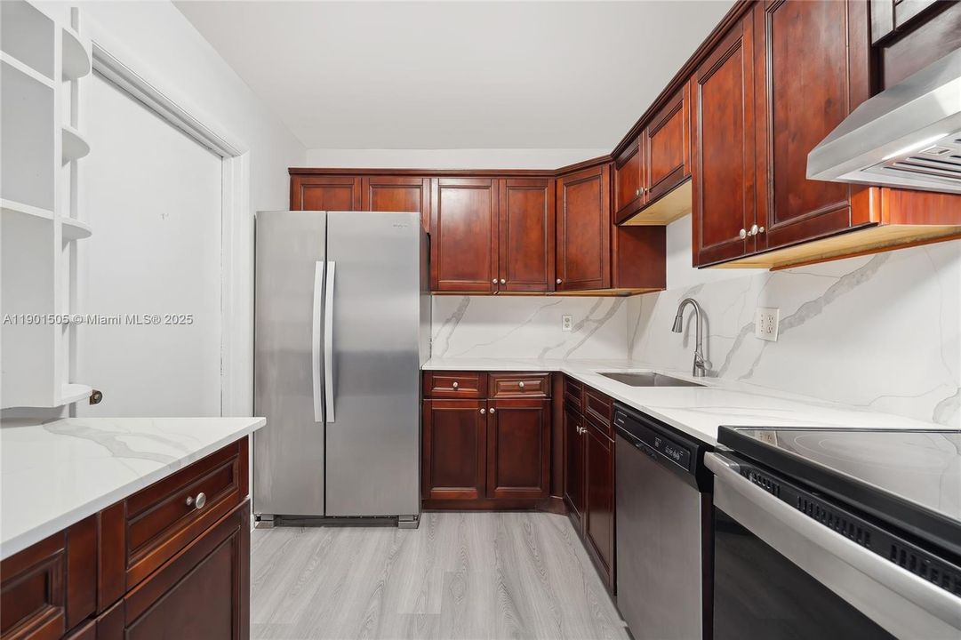 Recently Rented: $1,900 (2 beds, 2 baths, 995 Square Feet)