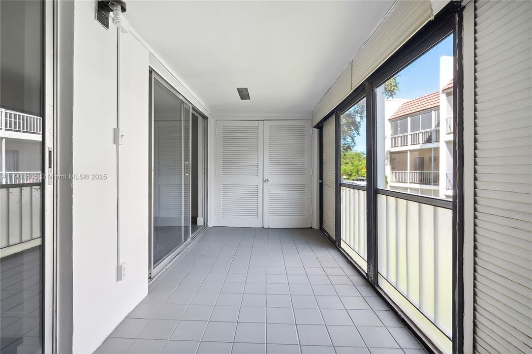 Recently Rented: $1,900 (2 beds, 2 baths, 995 Square Feet)