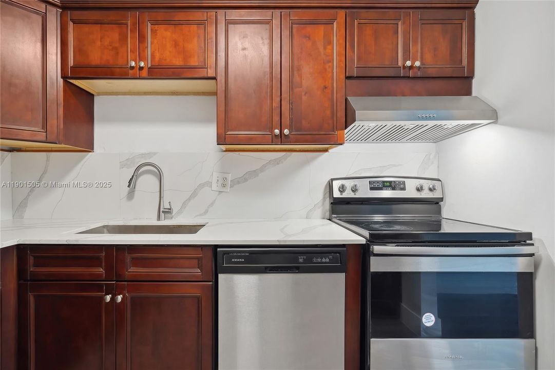 Recently Rented: $1,900 (2 beds, 2 baths, 995 Square Feet)