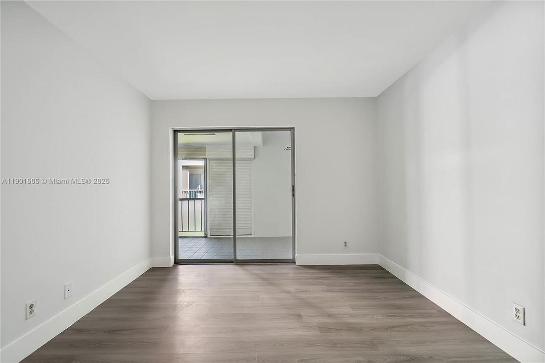 Recently Rented: $1,900 (2 beds, 2 baths, 995 Square Feet)