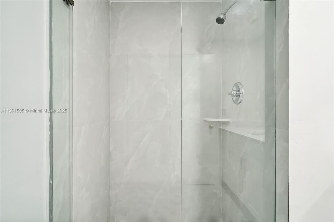 Recently Rented: $1,900 (2 beds, 2 baths, 995 Square Feet)