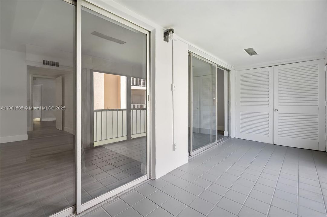 Recently Rented: $1,900 (2 beds, 2 baths, 995 Square Feet)