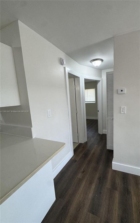 For Rent: $1,800 (2 beds, 1 baths, 739 Square Feet)