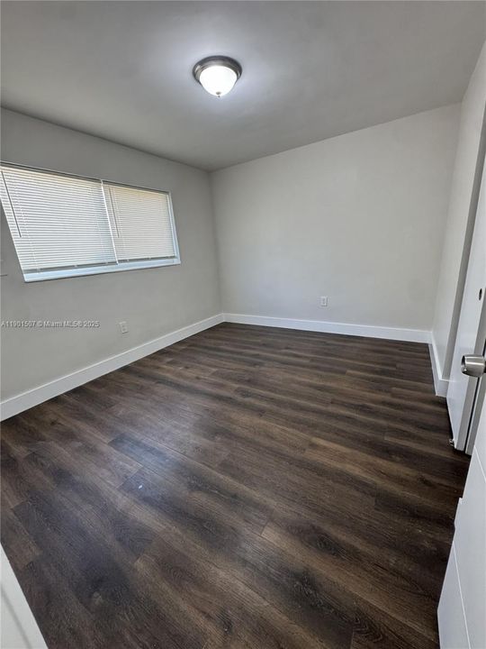 For Rent: $1,800 (2 beds, 1 baths, 739 Square Feet)