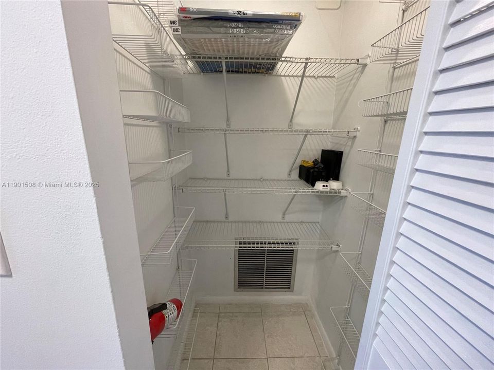 For Rent: $1,800 (1 beds, 1 baths, 672 Square Feet)