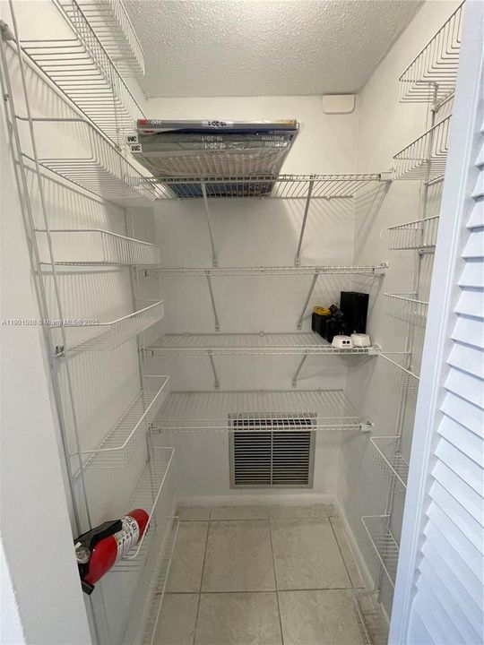 For Rent: $1,800 (1 beds, 1 baths, 672 Square Feet)