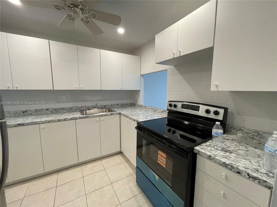 For Rent: $1,800 (1 beds, 1 baths, 672 Square Feet)