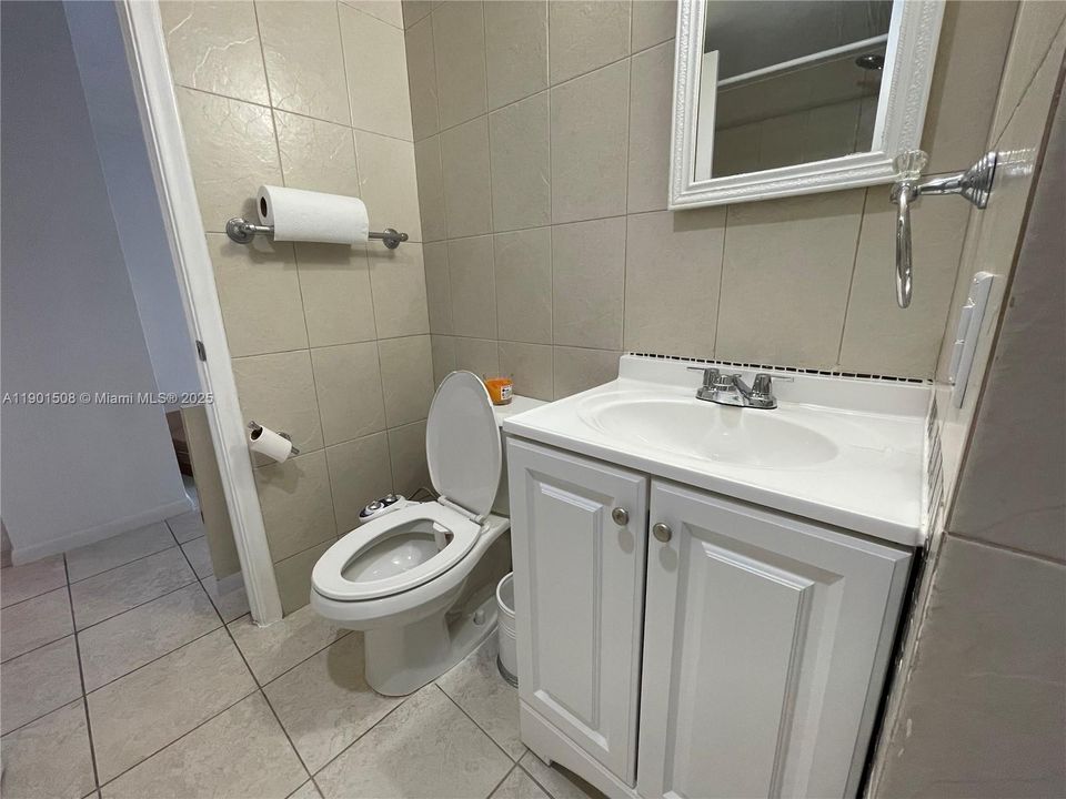 For Rent: $1,800 (1 beds, 1 baths, 672 Square Feet)