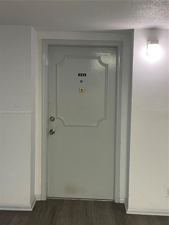 For Rent: $1,800 (1 beds, 1 baths, 672 Square Feet)