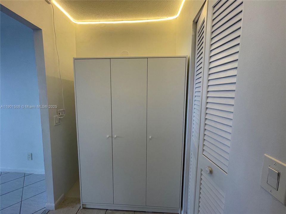 For Rent: $1,800 (1 beds, 1 baths, 672 Square Feet)