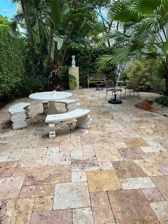 Active With Contract: $1,500 (1 beds, 1 baths, 440 Square Feet)