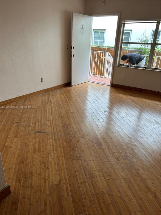 Active With Contract: $1,500 (1 beds, 1 baths, 440 Square Feet)