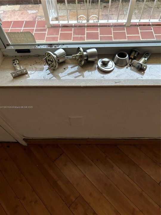 Active With Contract: $1,500 (1 beds, 1 baths, 440 Square Feet)