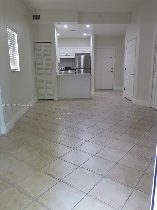 For Rent: $2,475 (1 beds, 1 baths, 580 Square Feet)