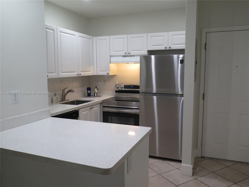 For Rent: $2,475 (1 beds, 1 baths, 580 Square Feet)