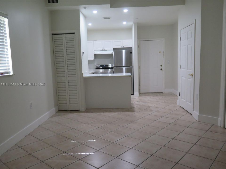 For Rent: $2,475 (1 beds, 1 baths, 580 Square Feet)