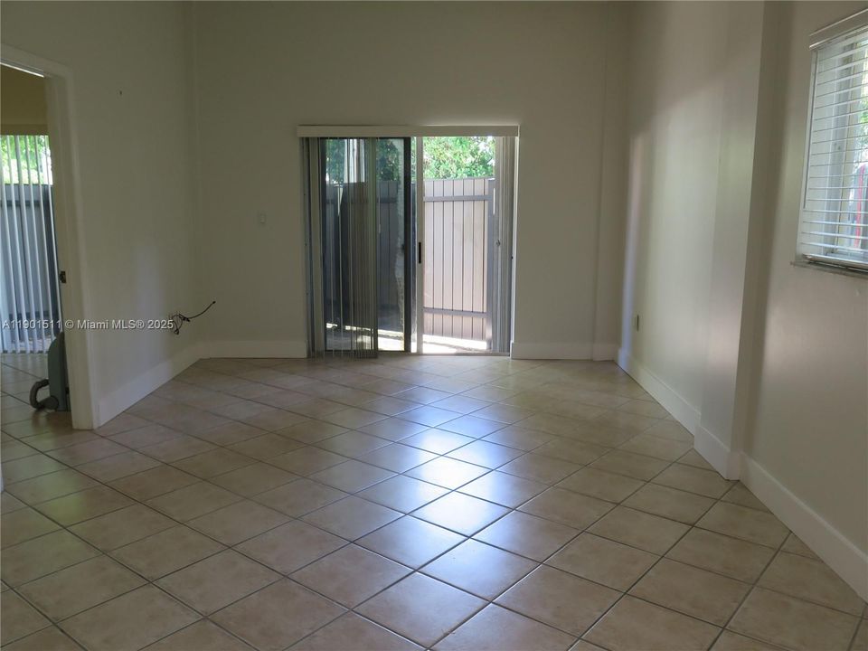 For Rent: $2,475 (1 beds, 1 baths, 580 Square Feet)