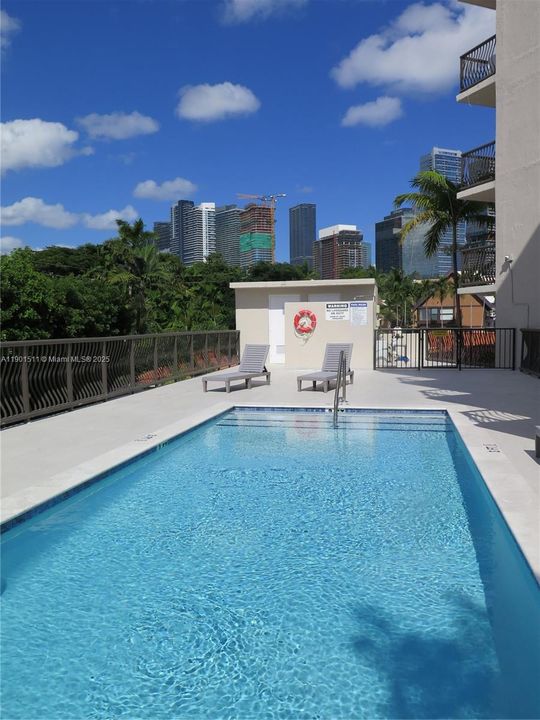 For Rent: $2,475 (1 beds, 1 baths, 580 Square Feet)