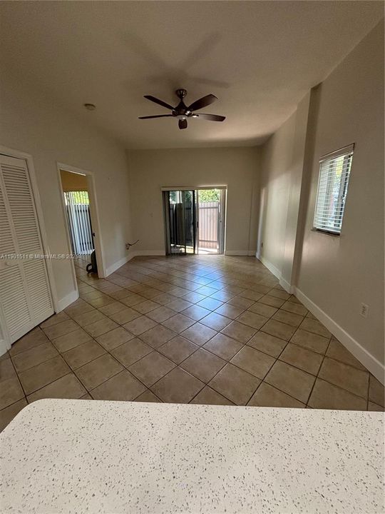 For Rent: $2,475 (1 beds, 1 baths, 580 Square Feet)