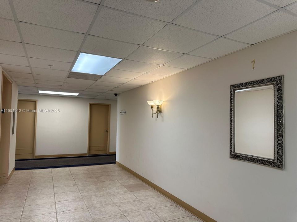 Active With Contract: $1,790 (1 beds, 1 baths, 695 Square Feet)