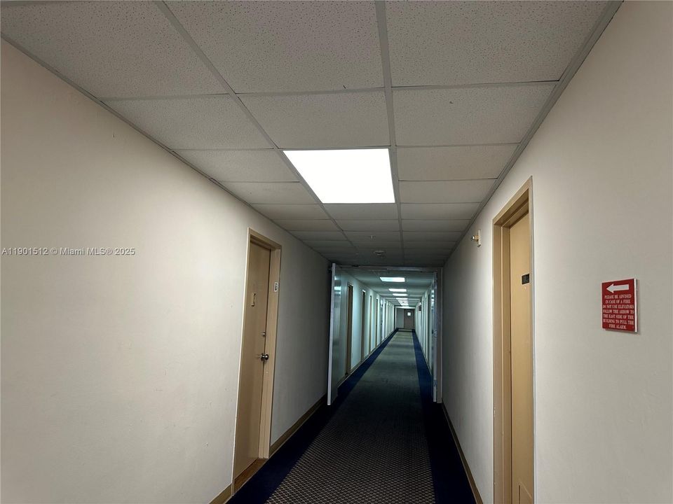 Active With Contract: $1,790 (1 beds, 1 baths, 695 Square Feet)