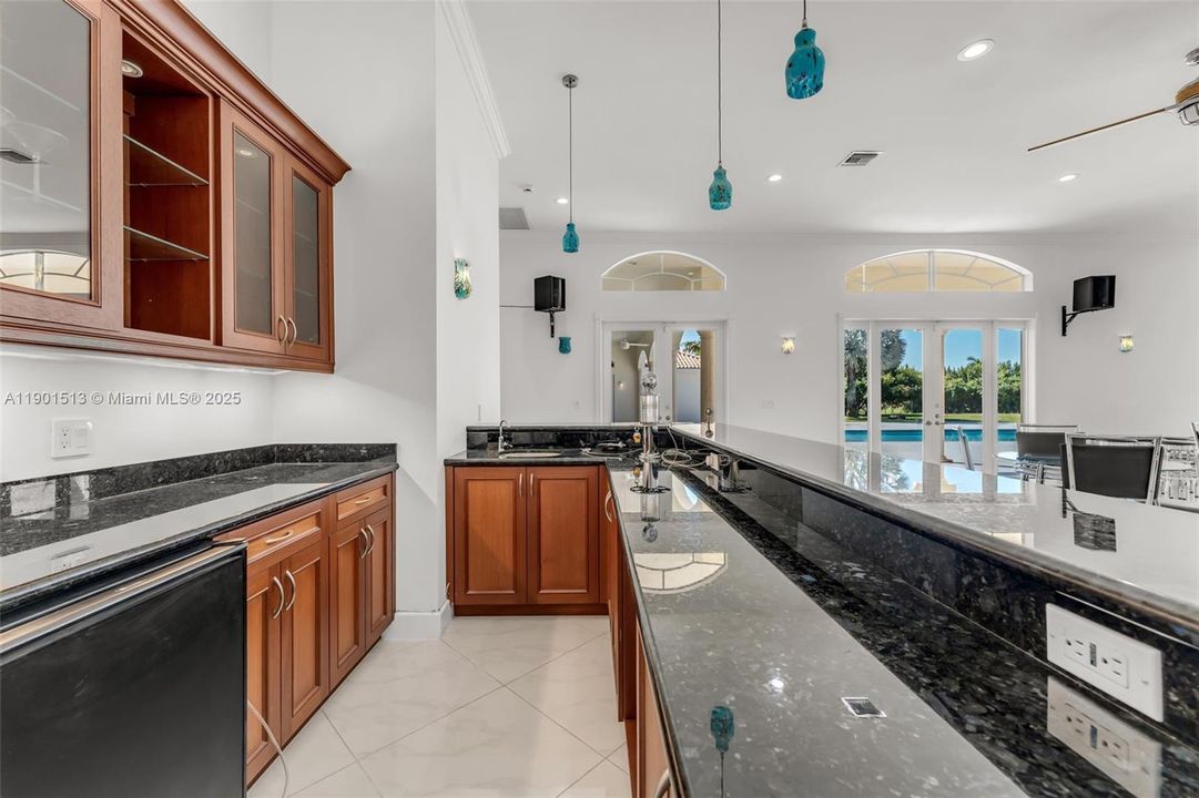 10 TOP FULL SERVICE BAR