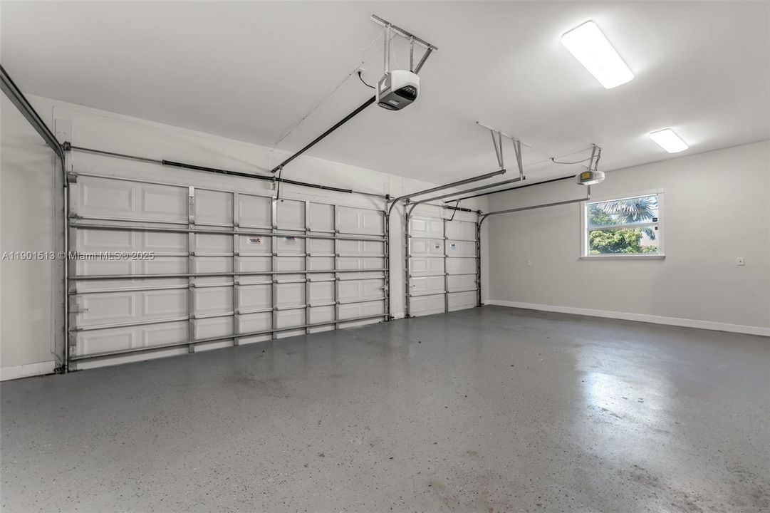 3 CAR GARAGE