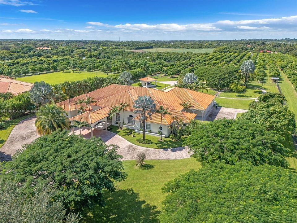 ENLARGE ALL PHOTOS BY CLICKING ON PHOTO WHILE VIEWING.THIS IS THE STREET VIEW FOR THE MAIN ENTRANCE. THE SERVICE ENTRANCE IS TO THE NORTH INSIDE THE 2.5 ACRE OF 5 ACRE GROUNDS . THE PROPERTY IS CROSS FENCED, PARKING IS NOT AN ISSUE HERE. CAN EASILY HANDLE FOR SMALL AND LARGE EVENTS..