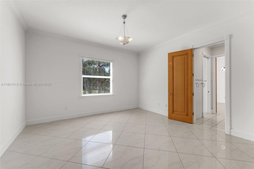 OR BED 5 JNJ BEDROOM