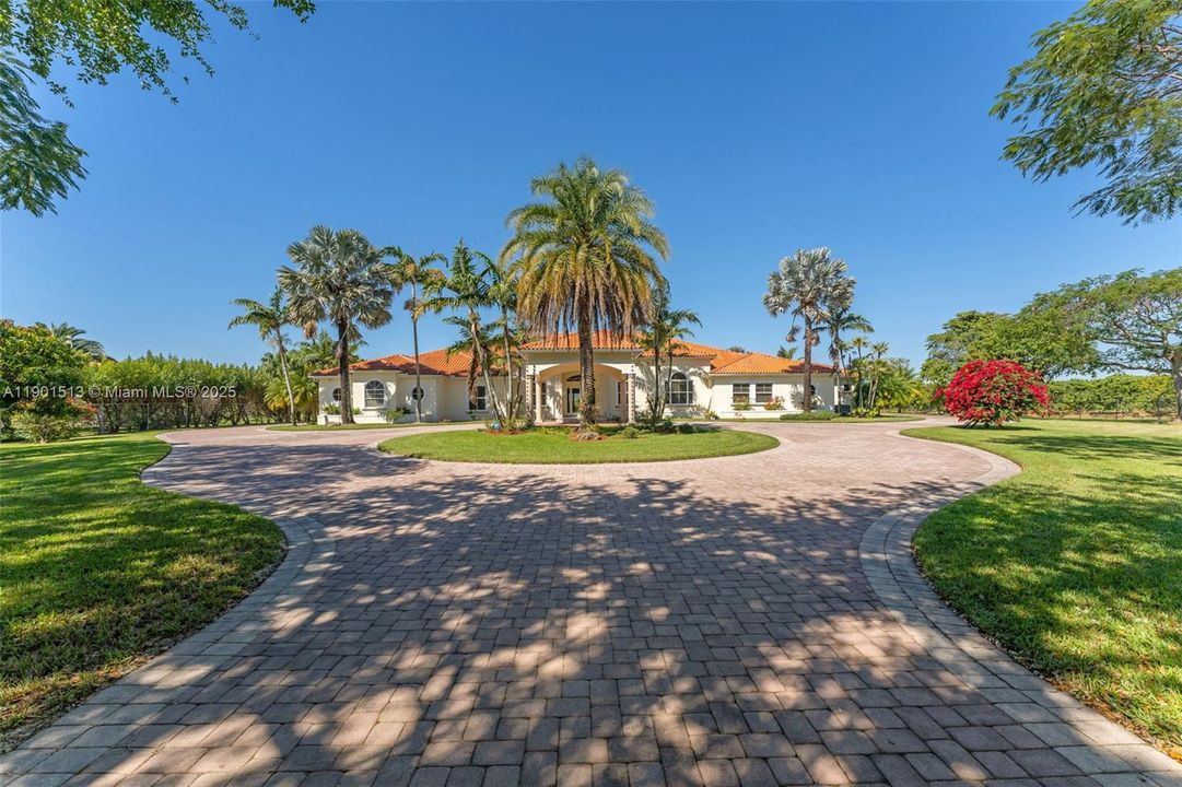PAVER DRIVEWAY WITH LARGE CIRCLE COVERED ENTRY AND EXTENDED DRIVEWAYS W PARKING AREAS ON BOTH SIDES OF THE ESTATE WITH GARAGES.A 2 AND A 3 CAR.... WHAT A LAY OUT!