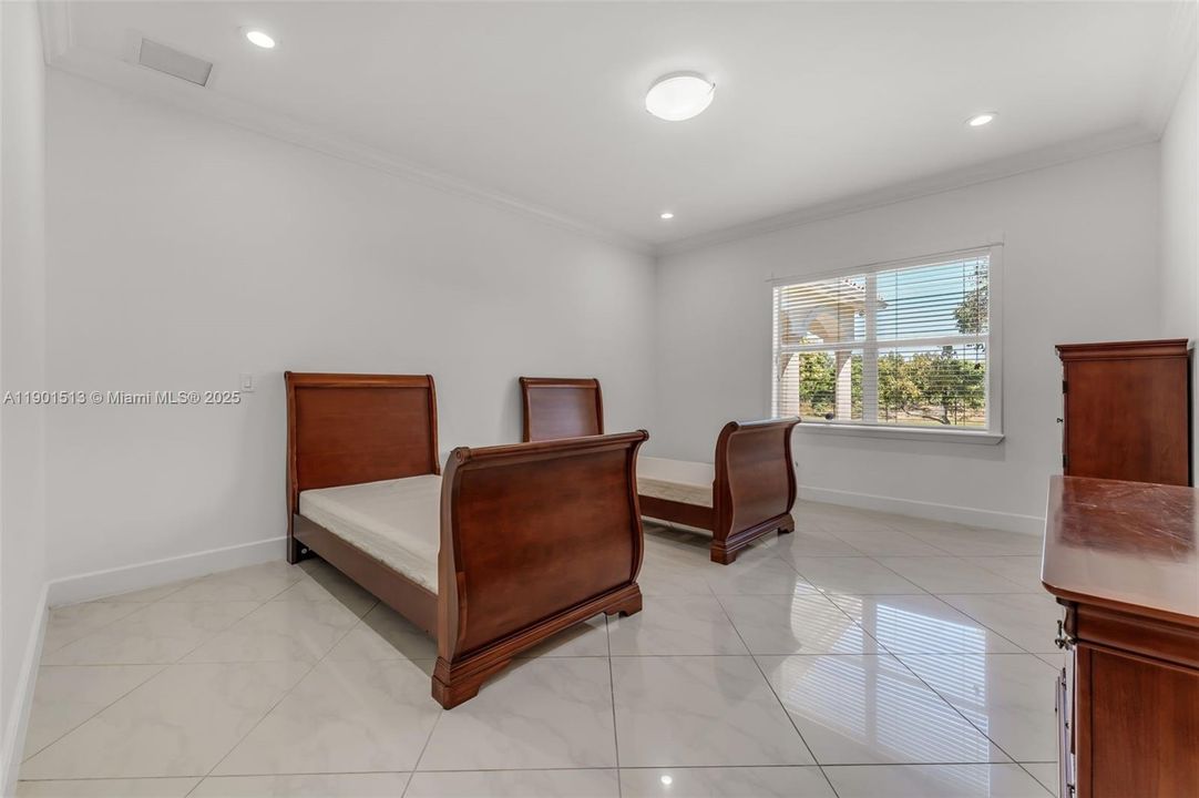 #3 SUITE WITH PRIVATE BATHROOM