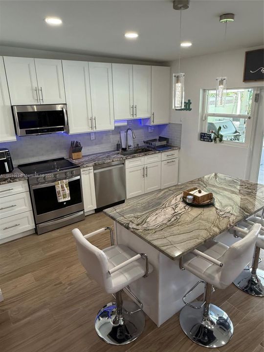 Active With Contract: $4,996 (3 beds, 2 baths, 1959 Square Feet)