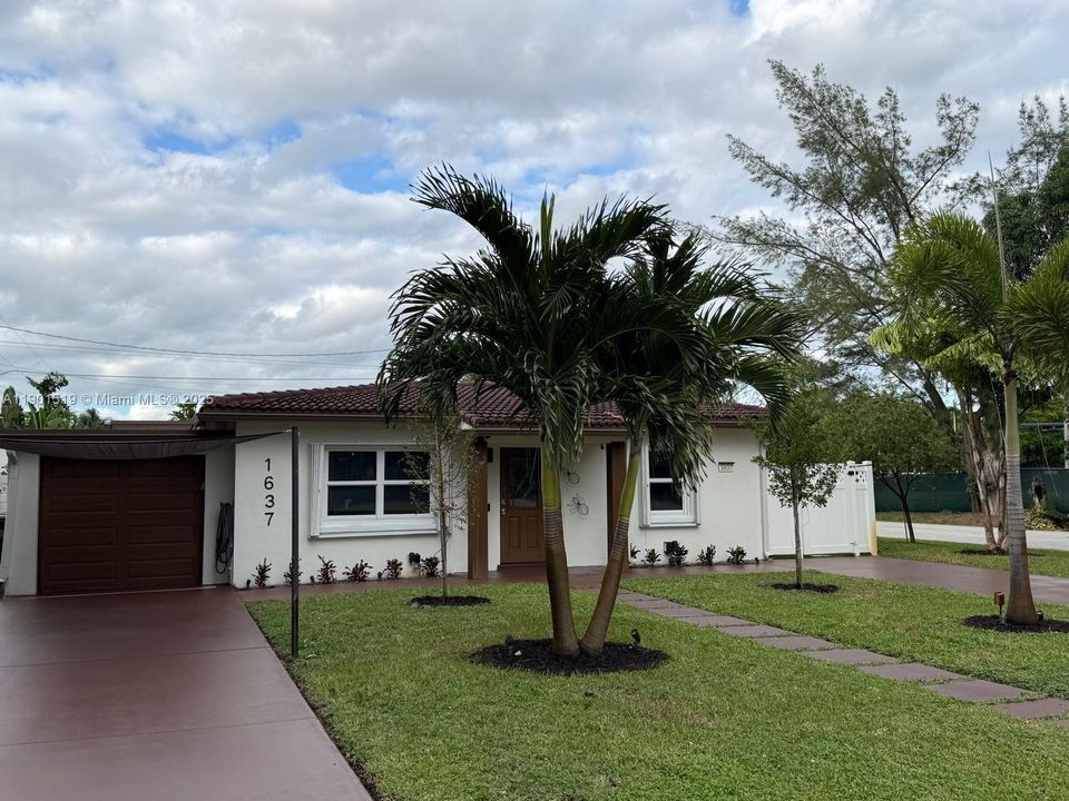 Active With Contract: $4,996 (3 beds, 2 baths, 1959 Square Feet)