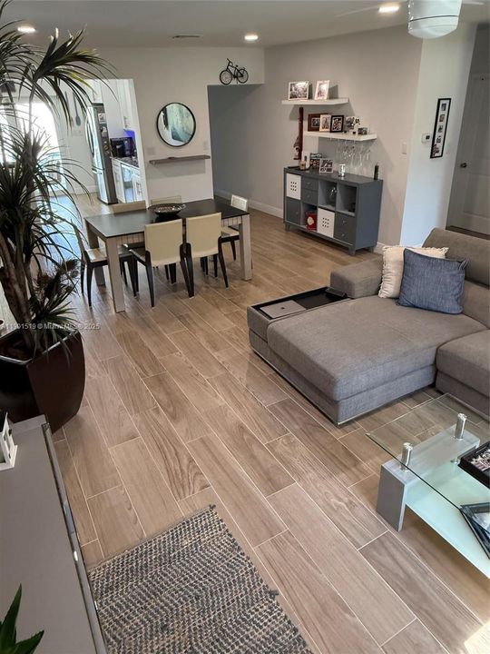 Active With Contract: $4,996 (3 beds, 2 baths, 1959 Square Feet)