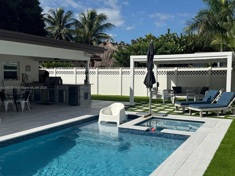 Active With Contract: $4,996 (3 beds, 2 baths, 1959 Square Feet)