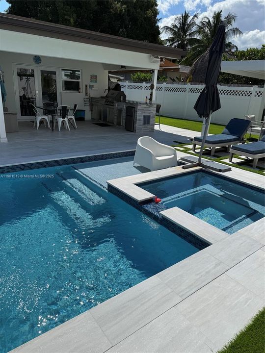 Active With Contract: $4,996 (3 beds, 2 baths, 1959 Square Feet)