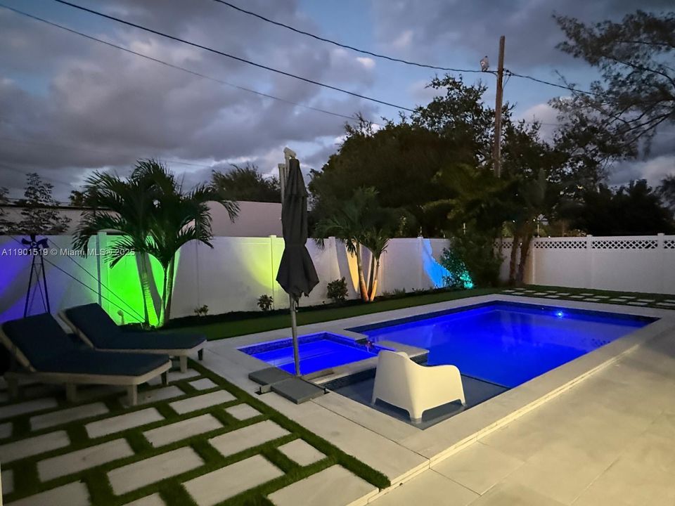 Active With Contract: $4,996 (3 beds, 2 baths, 1959 Square Feet)