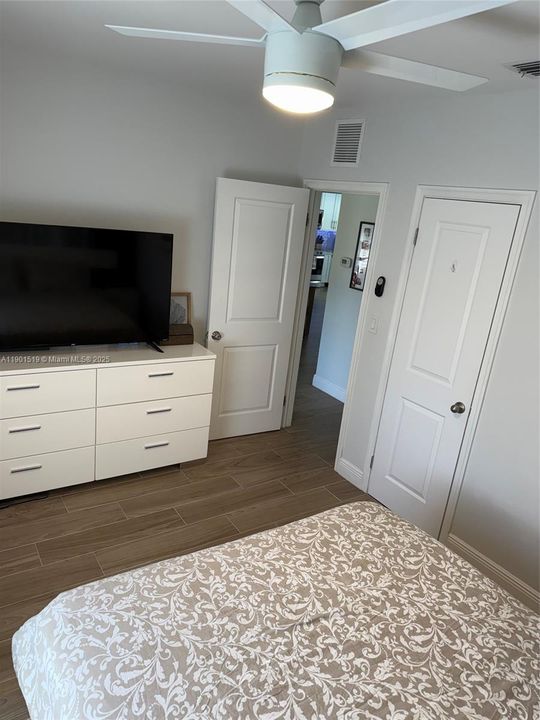 Active With Contract: $4,996 (3 beds, 2 baths, 1959 Square Feet)