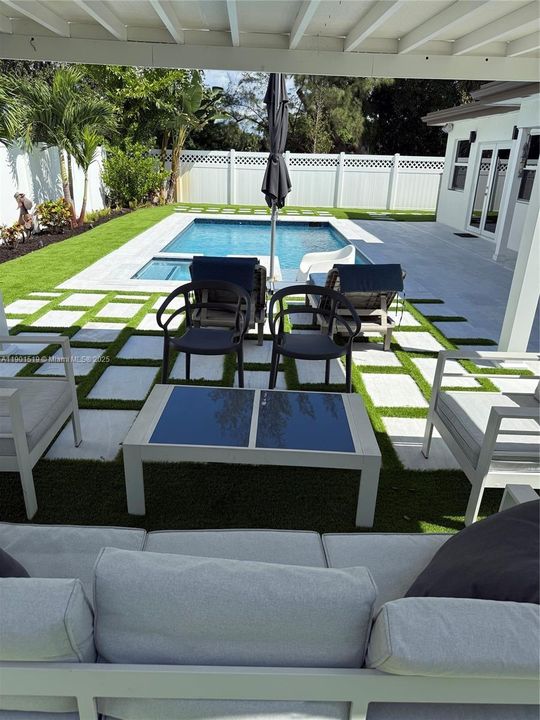 Active With Contract: $4,996 (3 beds, 2 baths, 1959 Square Feet)