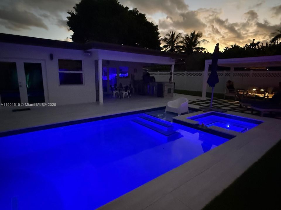 Active With Contract: $4,996 (3 beds, 2 baths, 1959 Square Feet)