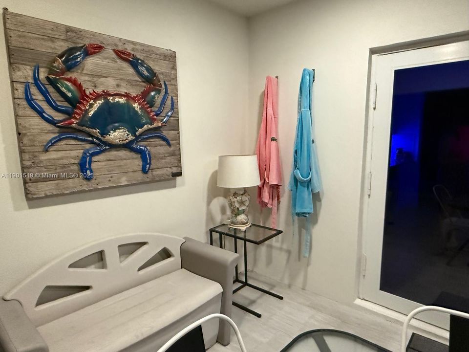 Active With Contract: $4,996 (3 beds, 2 baths, 1959 Square Feet)